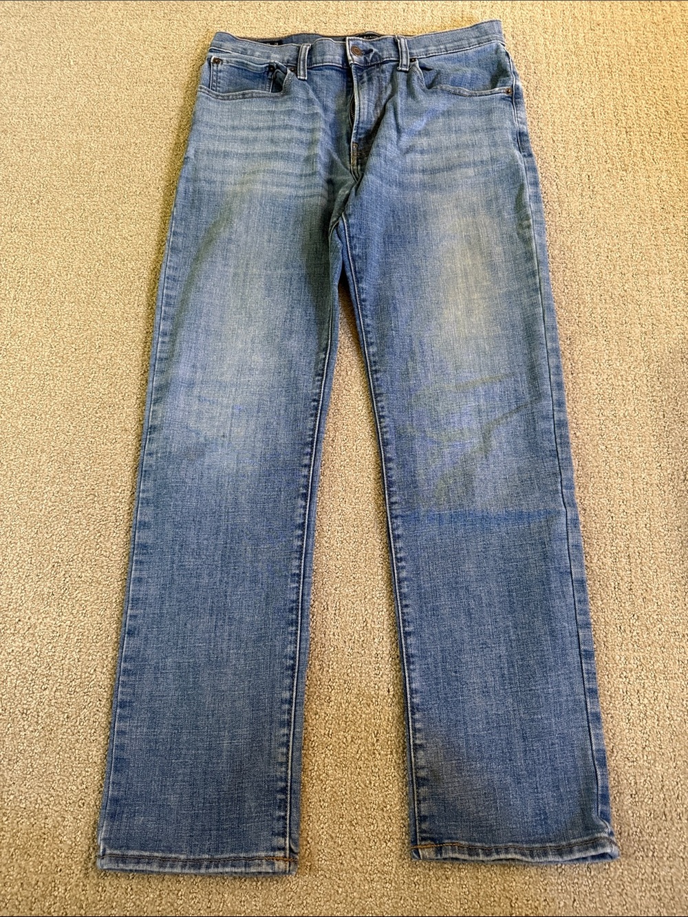 Lucky Brand Men’s Straight Jeans in Light Blue Wash